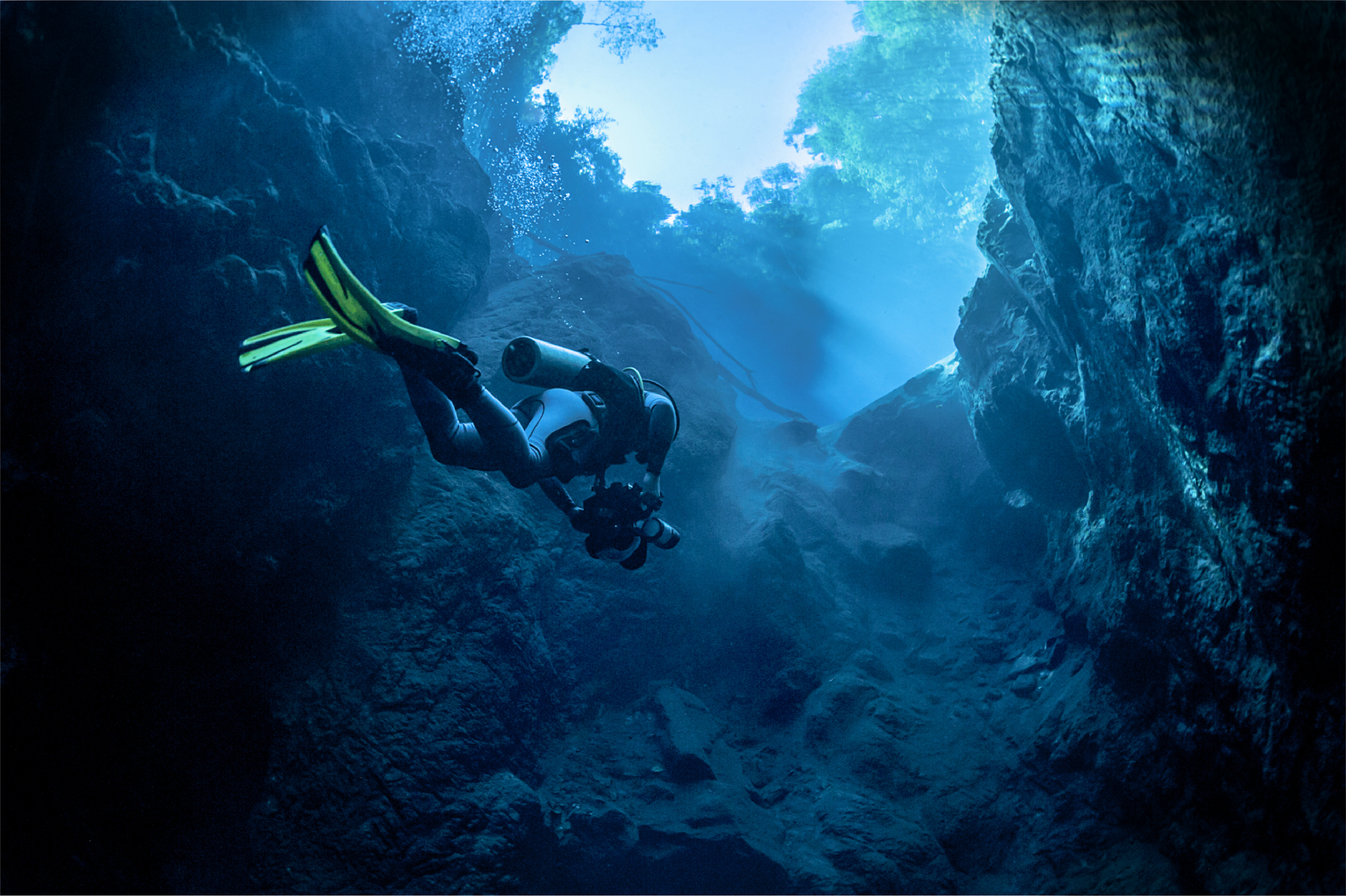 Warfighter diver checks for contamination